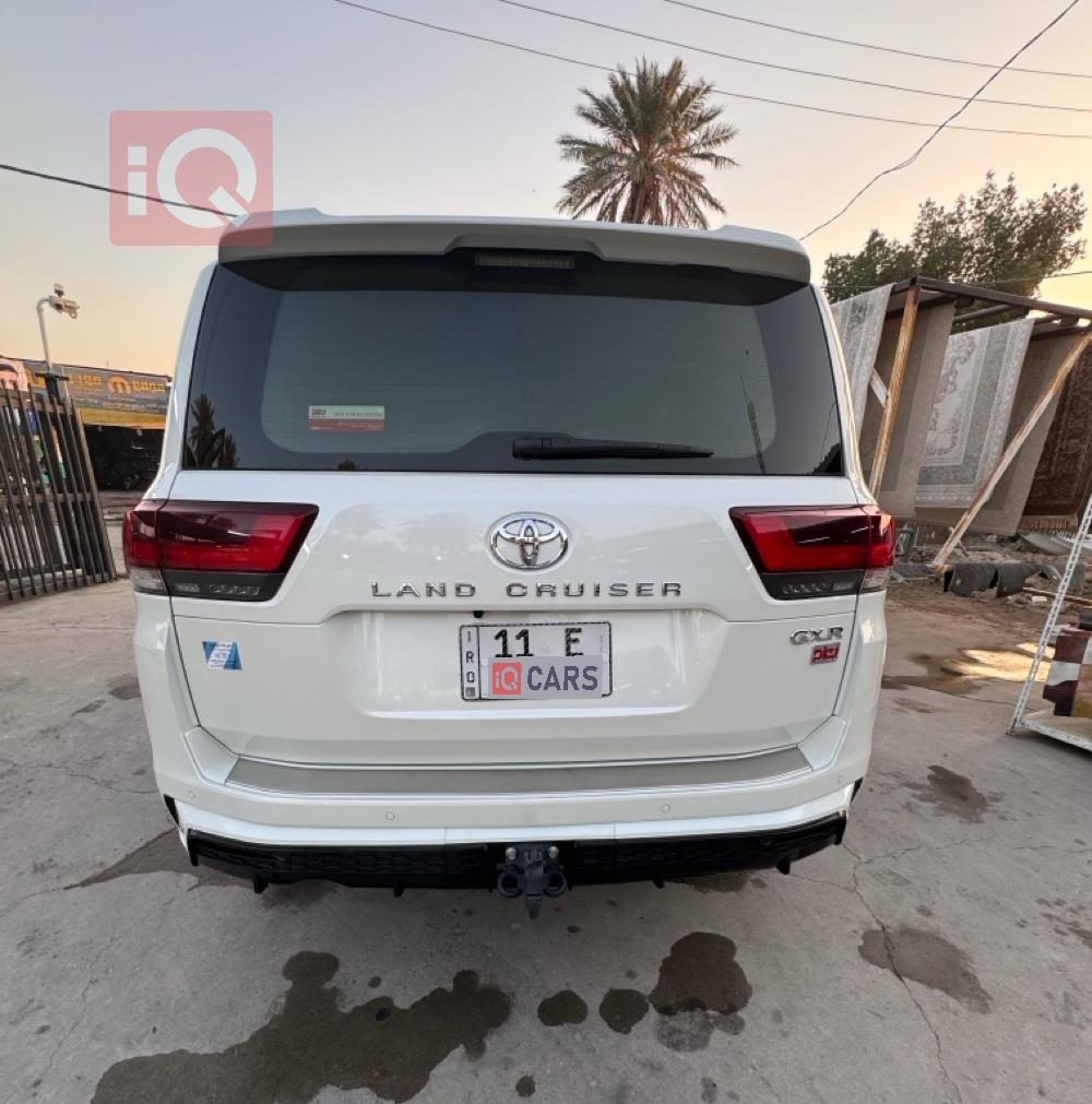 تۆیۆتا لاند کروزەر